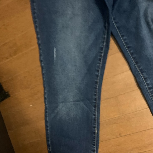 Rockstar skinny jeans- slightly straight legged at the end - Picture 2 of 6